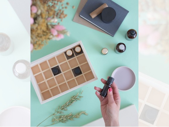 Wooden box 23x17x11 cm. 24 divisions with lid Ref.P00CF1A