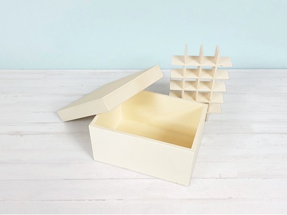 Wooden box 23x17x11 cm. 24 divisions with lid Ref.P00CF1A