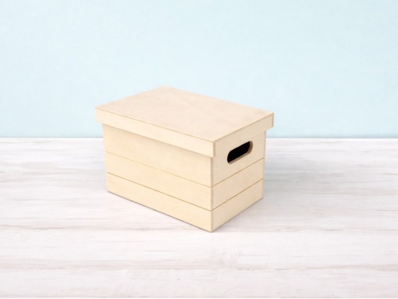 Caja de madera rayada 21,5x15,5x14,5 cm. c/asas y tapa Ref.AW24931