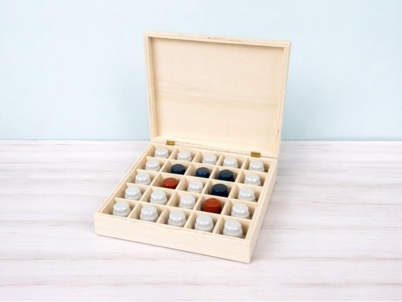 Wooden box 23x23x5 cm. 25 divisions Ref.AR1028.2