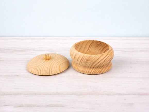 Low round pine wood box with lid Ø9xL6 cm. Ref.AR7223