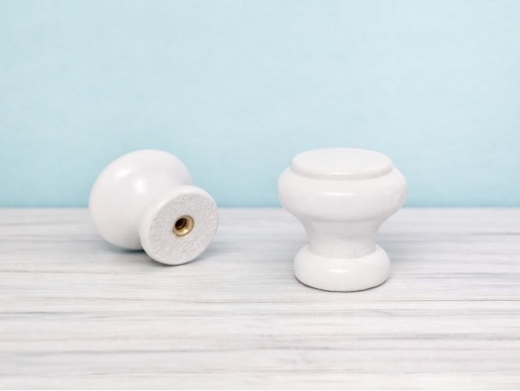 White handle with profile Ø3 cm. with nut Ref.L1100