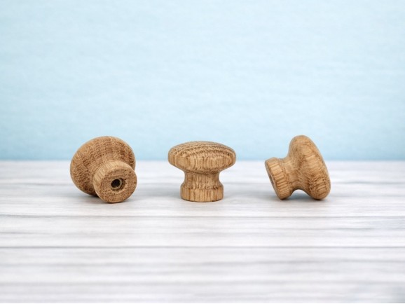 Oak knob handle Ø2.5 cm. with nut Ref.7R