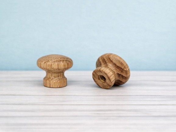 Oak knob handle Ø2.5 cm. with nut Ref.7R