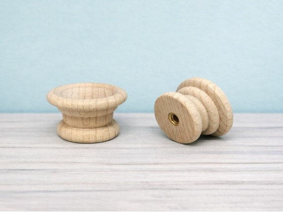 Hollow beech handle Ø3 cm. with nut Ref.9