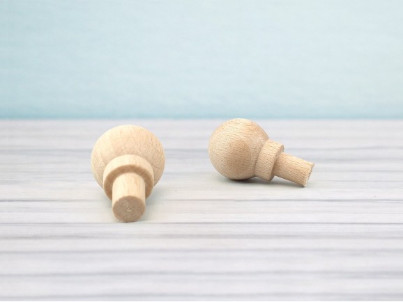 Beech ball handle Ø2 cm. with spike Ref.2