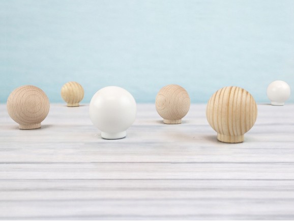 Pine and beech ball handle Ø3 cm. with nut Ref.3