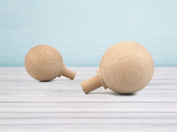 Beech ball handle Ø5 cm. with spike Ref.5