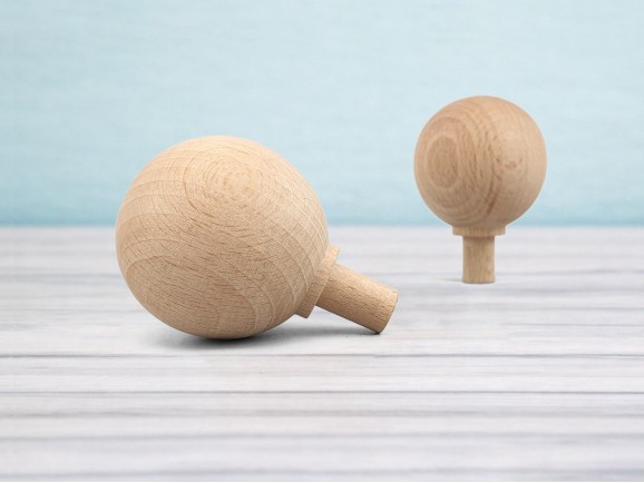 Beech ball handle Ø5 cm. with spike Ref.5