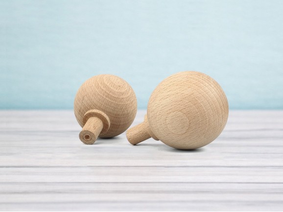 Beech ball handle Ø5 cm. with spike Ref.5