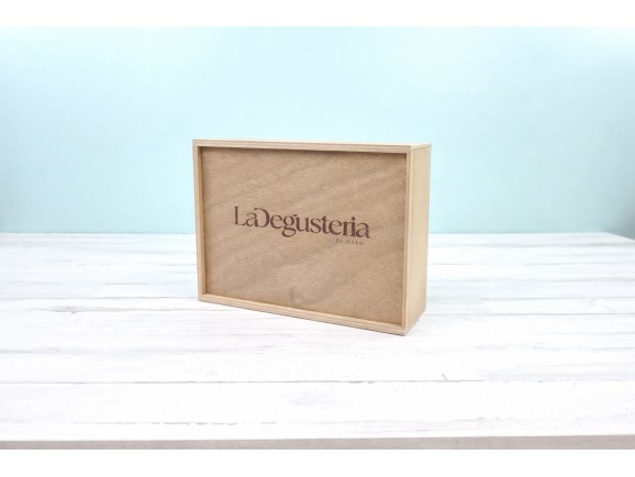 Wooden box 23x18.5x10 cm. with sliding lid Ref.PC21H