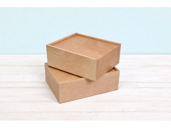 Wooden box 23x18.5x10 cm. with sliding lid Ref.PC21H