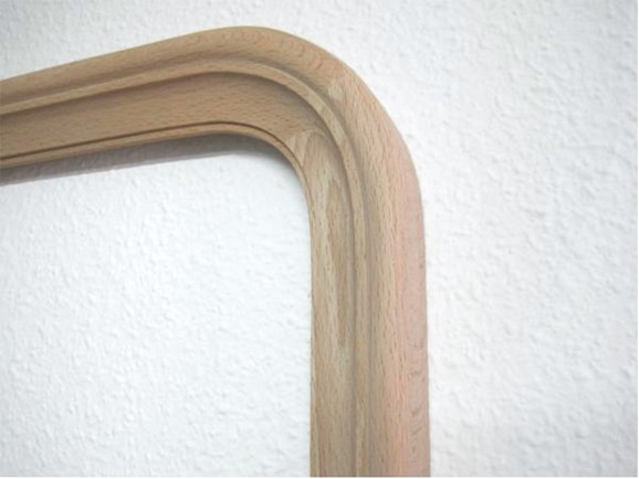 Marco de madera con perfil decorativo Ref.MO603A