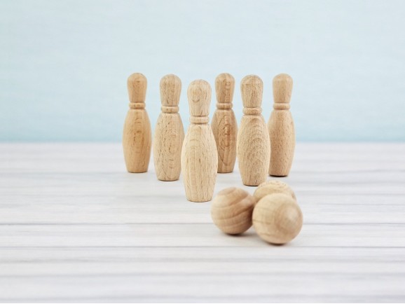 Natural wood mini bowling pins 5.5 cm. Ref.CCTL50