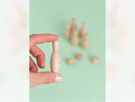 Natural wood mini bowling pins 5.5 cm. Ref.CCTL50