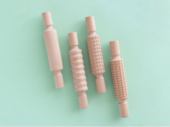 Wooden rollers for plasticine 4 units. Ref.OP211425