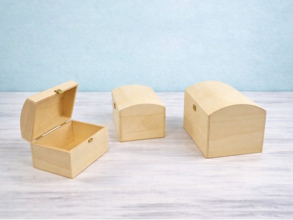 Large wooden chest, various sizes. Ref. AW2494