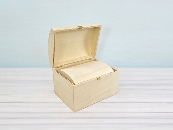 Large wooden chest, various sizes. Ref. AW2494