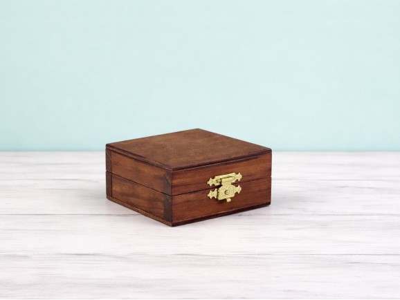 Aged wooden box 8x8x4 cm. with brooch Ref.C1P1F