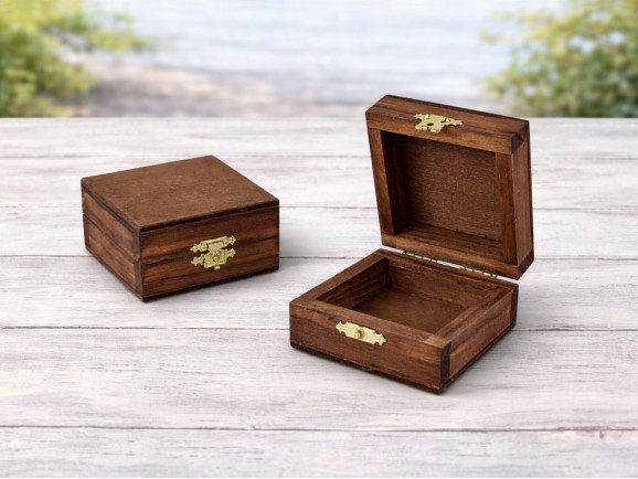 Aged wooden box 8x8x4 cm. with brooch Ref.C1P1F