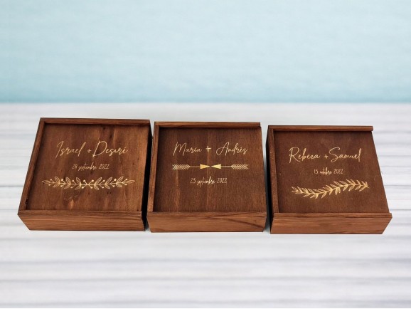 Aged wooden box for 10x15 photos with wooden lid Ref.P00CF13T