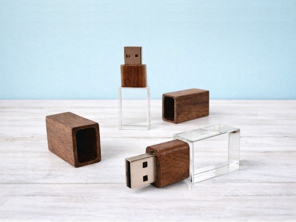 PenDrive de Madera Oscura y Cristal Ref.USBCH8