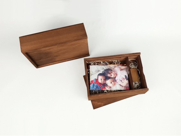 Aged wooden box for 10x15 photos with divider Ref.P1454C4T