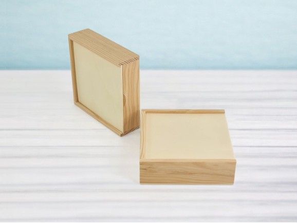 Caja de madera 17,5x17,5x5,5 cm. c/tapa madera Ref.P00C3