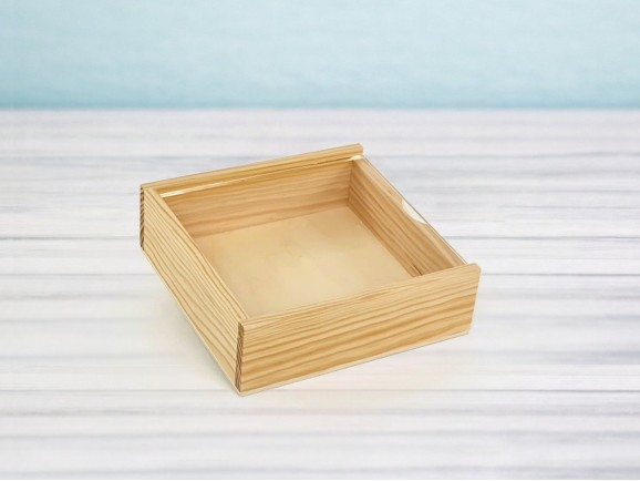Caja de madera 17,5x17,5x5,5 cm. c/tapa metacrilato Ref.P00C3M