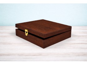 Caja de madera envejecida 26,5x21,5x6 cm. c/bisagra y broche Ref.PC95F1C
