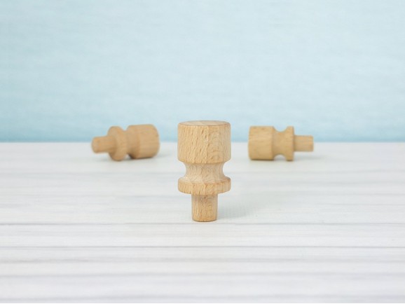 Beech knob handle Ø2 cm. with spike Ref.STP10