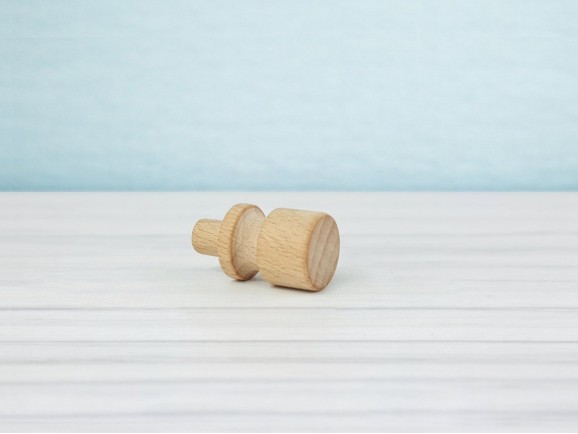 Beech knob handle Ø2 cm. with spike Ref.STP10