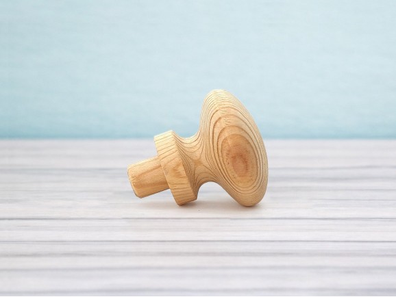 Tirador de pino Ø4 cm. c/espiga Ref.22