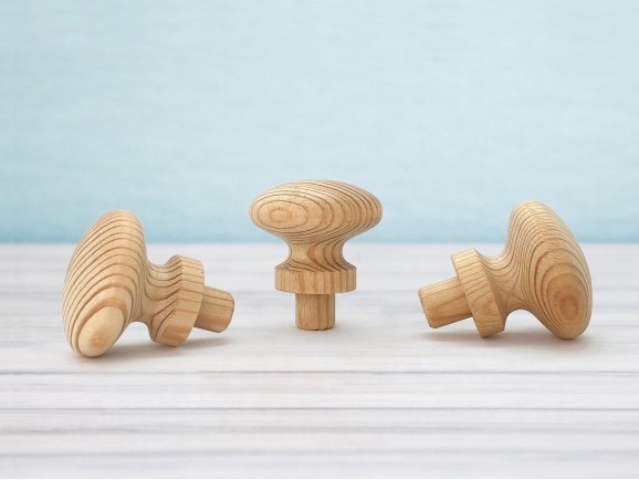 Pine handle Ø4 cm. with spike Ref.22