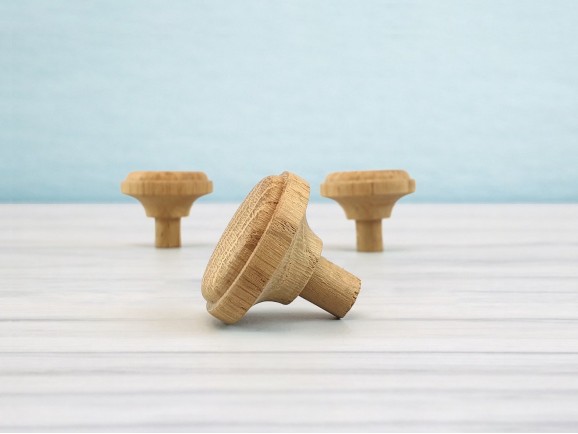 Knob knob oak Ø4 cm. with spike Ref. 12