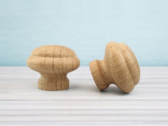 Beech and oak knob handle Ø4 cm. with nut Ref.14