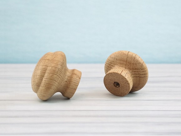 Beech and oak knob handle Ø4 cm. with nut Ref.14