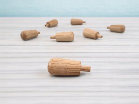 Small oak acorn handle with spike Ref.H4