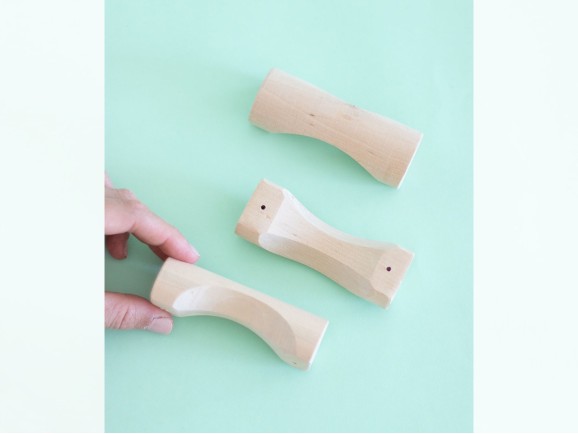 Profiled beech handle 9 cm. Ref.51