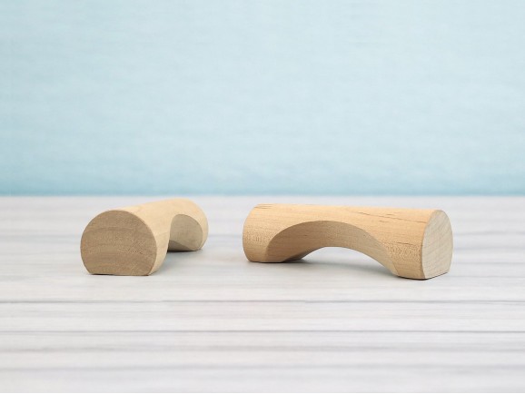 Profiled beech handle 9 cm. Ref.51