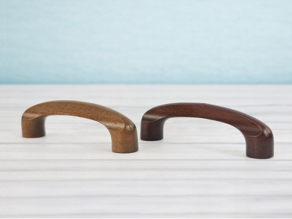 Varnished handle handle 9.5 cm. with nuts Ref.56A