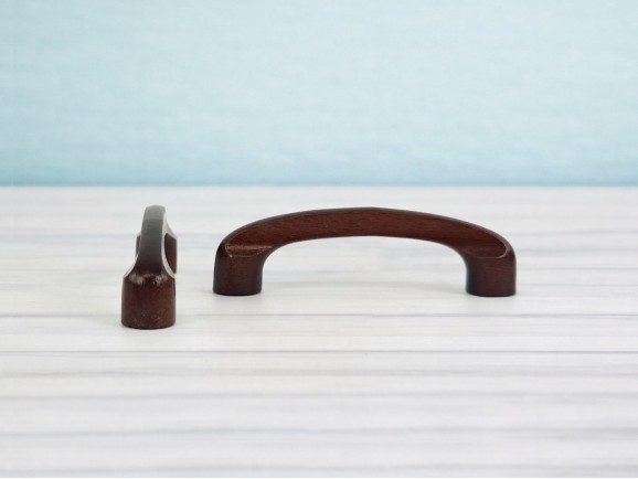 Varnished handle handle 9.5 cm. with nuts Ref.56A