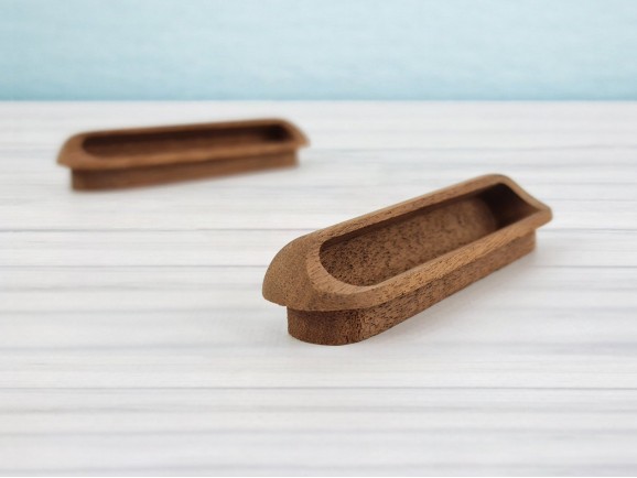 Tirador embutido redondeado de sapelly 11 cm. Ref.78