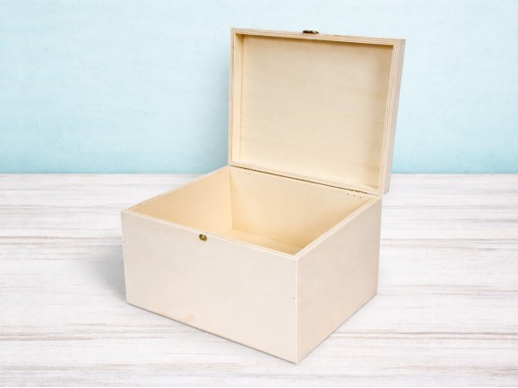 Caja de madera 28x24x16 cm. c/bisagra y broche Ref.PC4F9