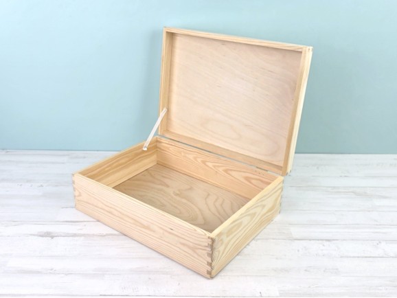 Pine wood box 40x30x13 cm. with hinge Ref. DRSD140B