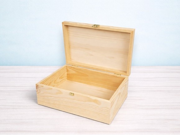Pine wood box 33x22x12 cm. with hinge and clasp Ref.PC6PF1
