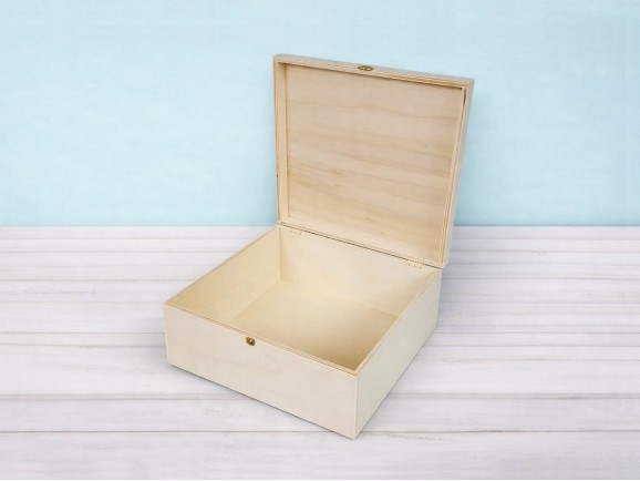 Wooden box 33x33x15 cm. with hinge and clasp Ref.P53C54
