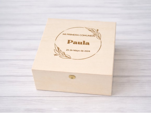 Caja de madera 33x33x15 cm. c/bisagra y broche Ref.P53C54