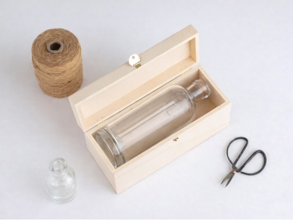Wooden box 27x11x10 cm. with hinge and clasp Ref.C42