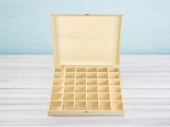 Wooden box 40x33x6 cm. with 36 interior divisions Ref.1557